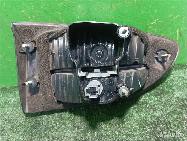 Фонарь задний внутренний правый Subaru Tribeca WX