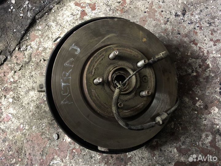 Кулак правый передний Chevrolet Cruze J300