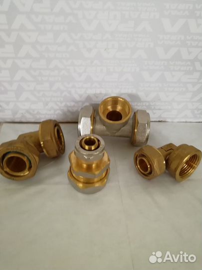 Фитинги на м/пласт трубы