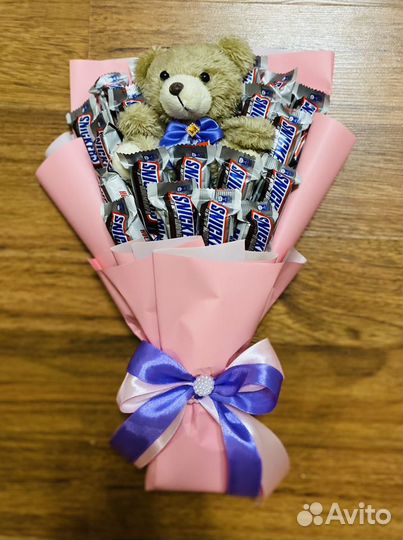 Букет из мягких игрушек и шоколадок