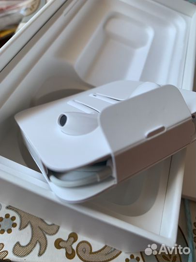 Наушники Apple EarPods with Lightning Connector