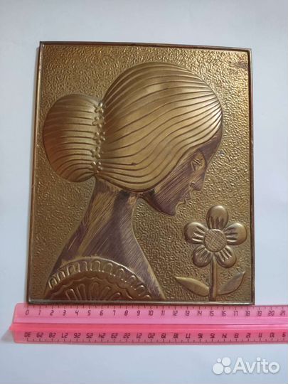 Чеканка ссср,девушка с цветком