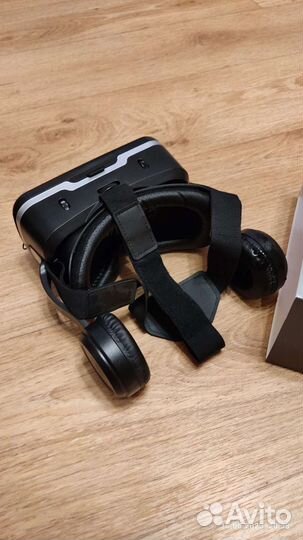 Очки виртуальной реальности с пультом