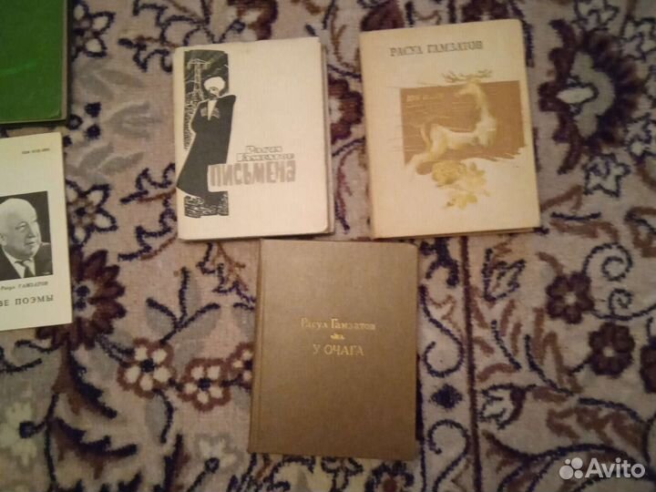 Книги Расула Гамзатова. В Махачкале