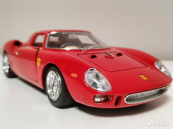 Модель 1:18 Bburago Ferrari 250 LM 1965