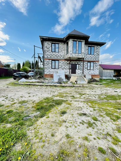 Дом 196,8 м² на участке 15,1 сот.