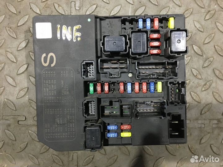 Блок предохранителей (Infiniti QX56)