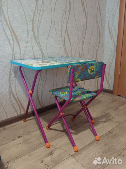 Детский столик со стулом