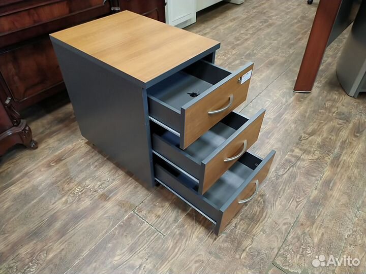 Тумба подкатная 3 ящ. б/у 42х58х62 09243-лтс