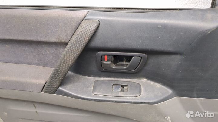 Дверь левая передняя Mitsubishi Pajero / Montero