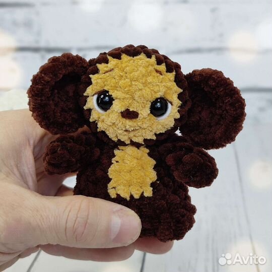 Вязаные игрушки. Брелок. Чебурашка, заяц мишка кот