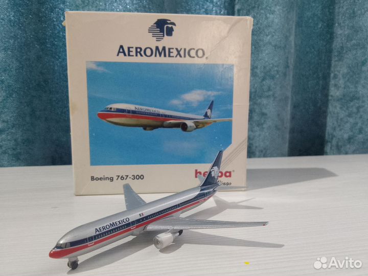 Модель самолета Boeing 767-300 Aeromexico 1:500