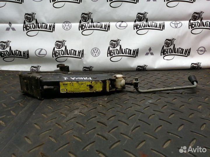 Домкрат Skoda Fabia 1