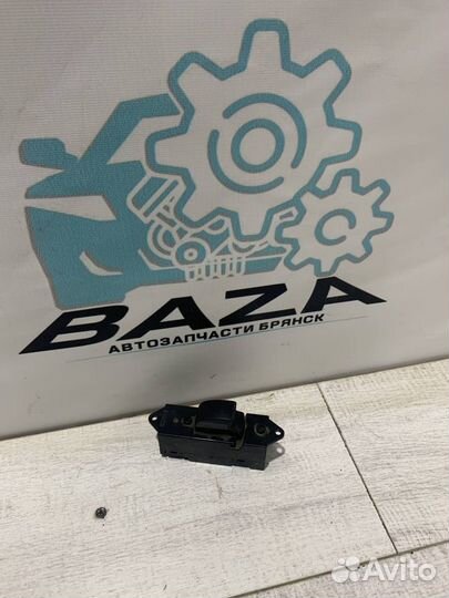 Кнопка стеклоподъемника Mitsubishi Pajero 4