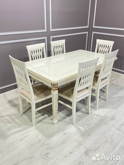 Кухонный стол и стулья