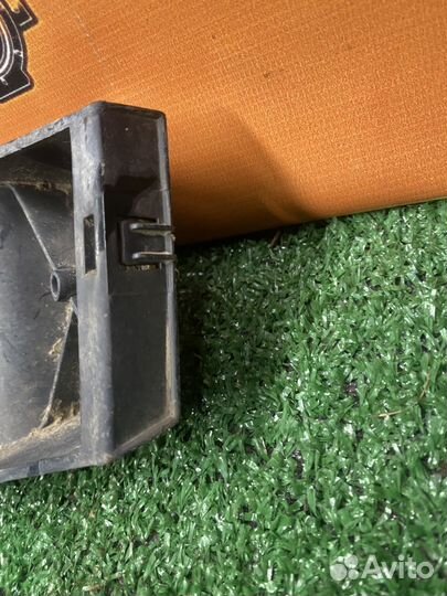 Кронштейн бампера правый Nissan Almera classic