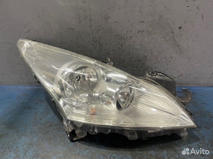 Фара галоген правая Peugeot 3008