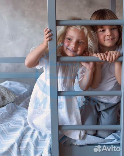 Двухъярусная кровать