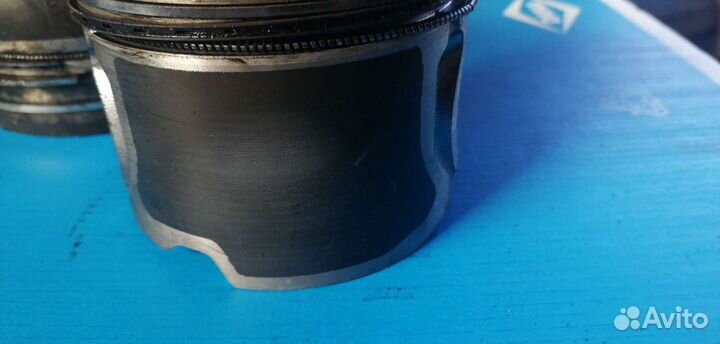 Продам комплект поршней D4CB