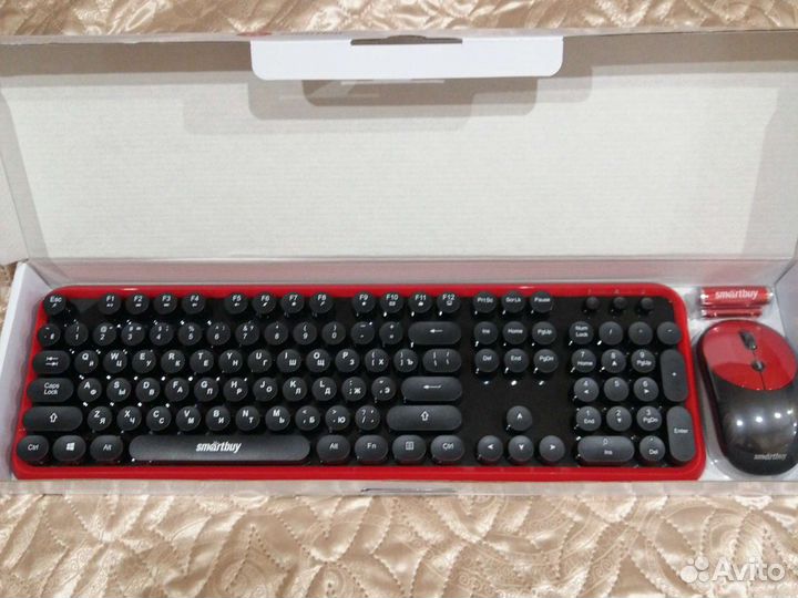 Беспроводная клавиатура и мышь