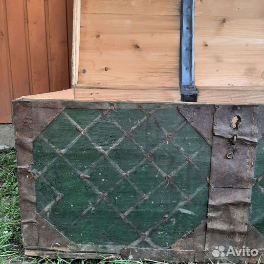 Сундук деревянный старинный