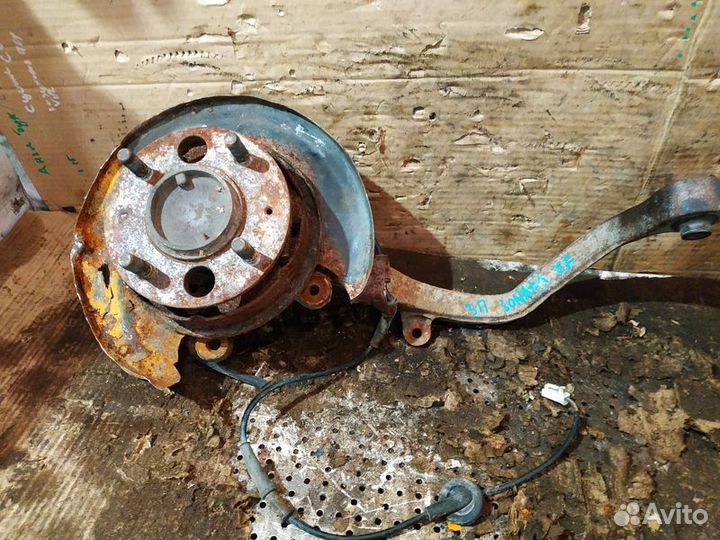 Кулак задний правый Hyundai Sonata