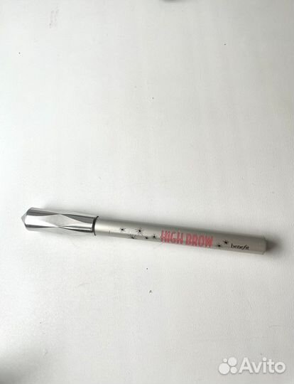 Карандаш под бровь benefit high brow