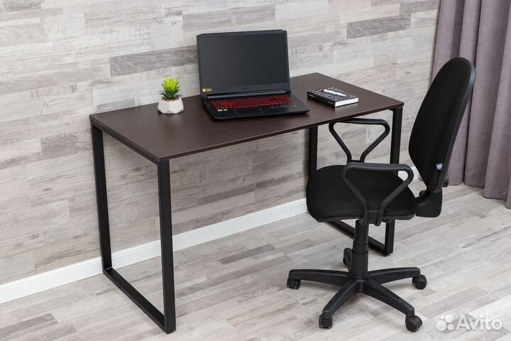 Компьютерный стол в стиле лофт