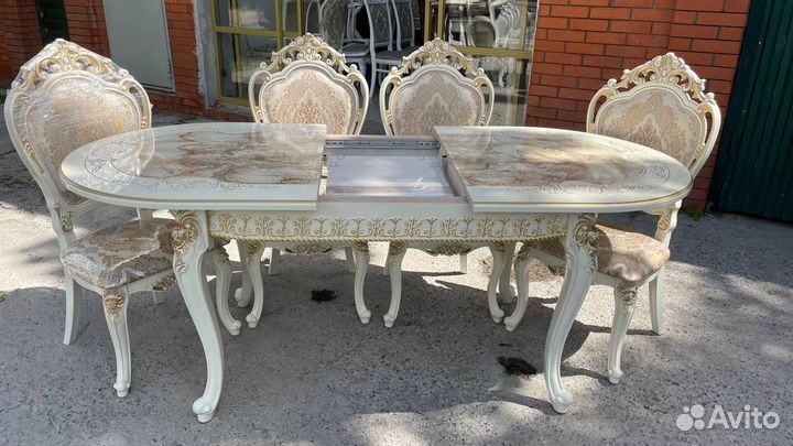 Столы и стулья