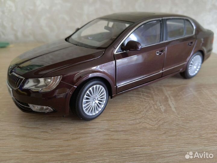 Skoda Superb 1:18