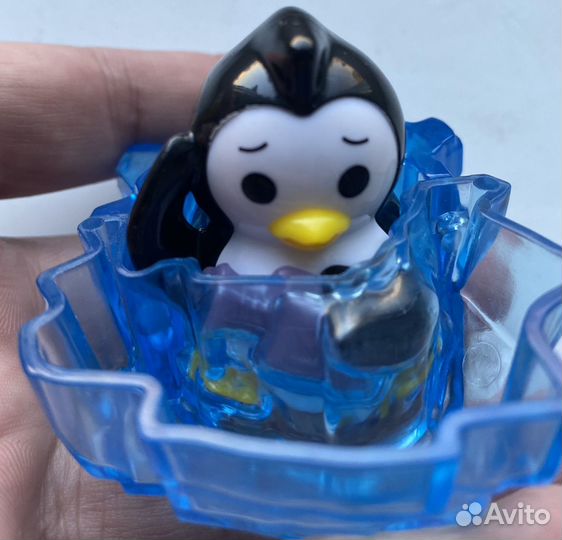 Игрушка киндер макси Kinder maxi Пингвины ENB07