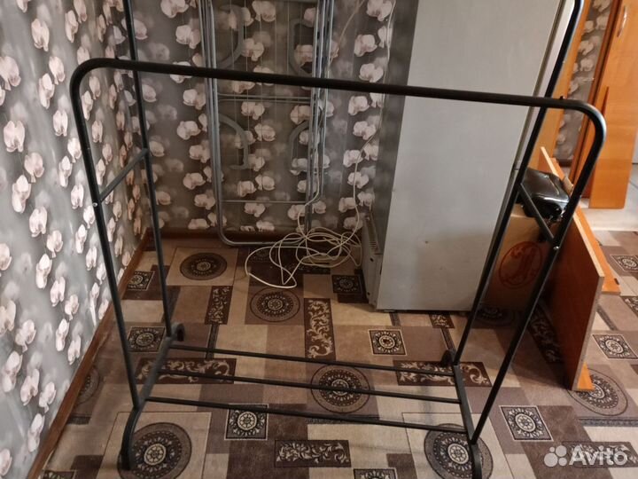 Вешалка для одежды напольная металлическая