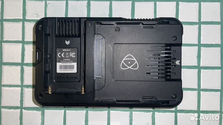 Видеорекордер Atomos Ninja V монитор
