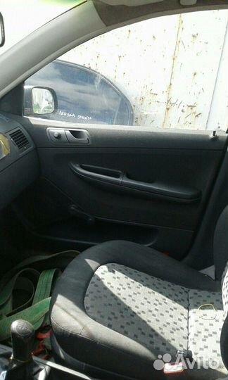 Обшивка двери Skoda fabia