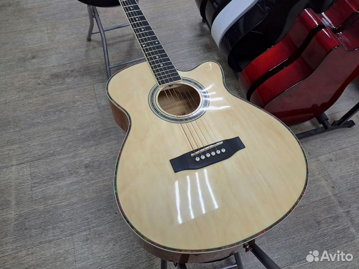 Гитара акустическая с металлическими струнами