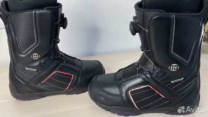 Сноубордические ботинки и сноуборд