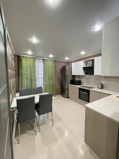 2-к. квартира, 57 м², 8/17 эт.