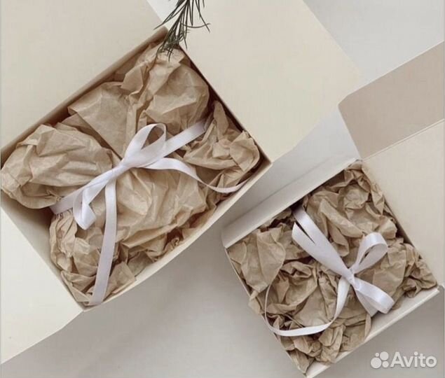 Маленькие свечи в гипсовом кашпо