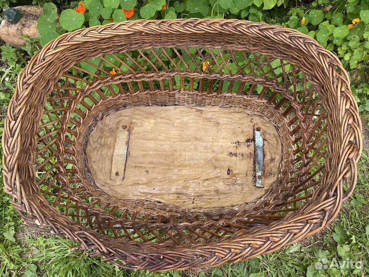 Антикварная детская коляска