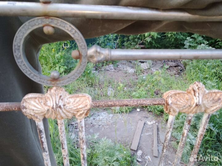 Старинная кровать