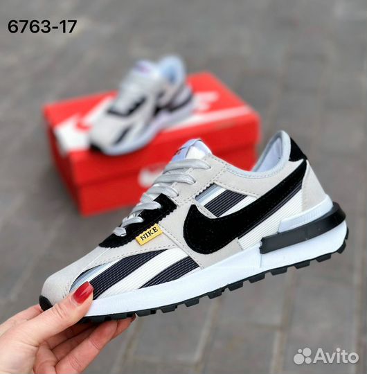 Кроссовки женские