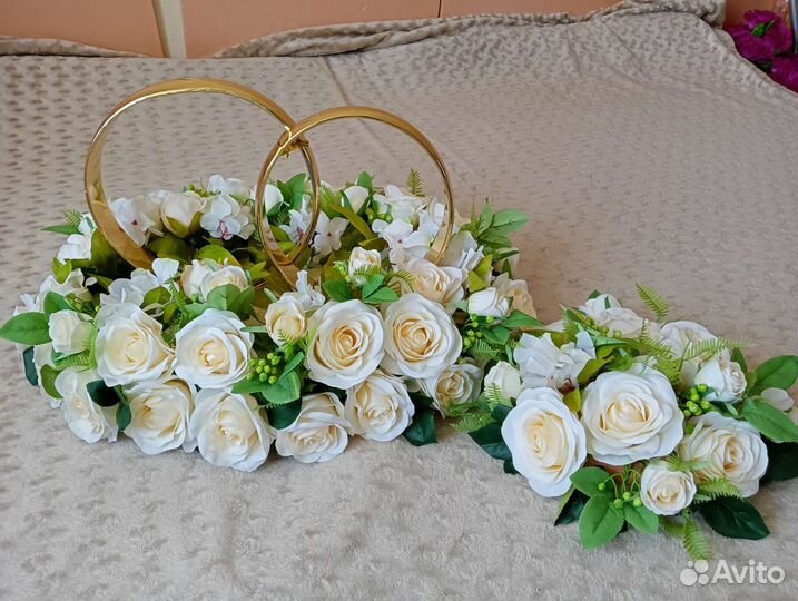 Свадебные кольца, украшения на машину