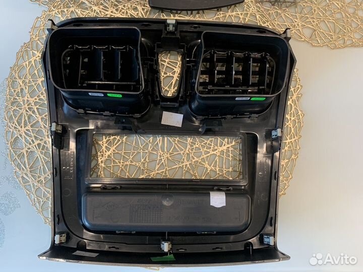 Рамка для магнитолы renault logan 2