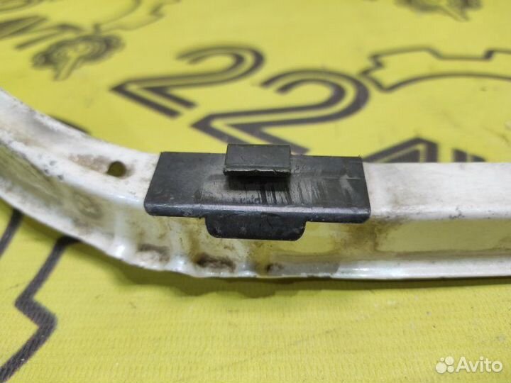 Крепление фары переднее правое Toyota Altezza