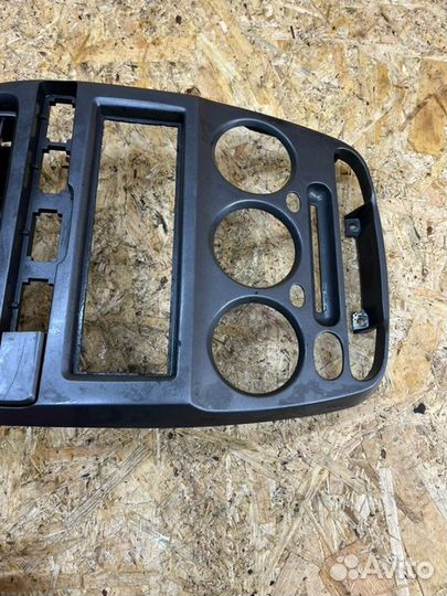 Рамка центральной консоли Hyundai Accent 1.5 2008