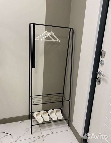 Вешалка напольная с полочками