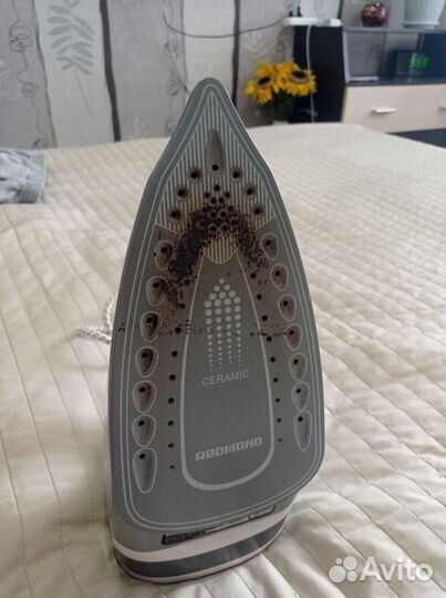 Утюг redmond б/у, в рабочем состоянии