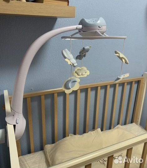 Мобиль на детскую кроватку Infantino с проектором