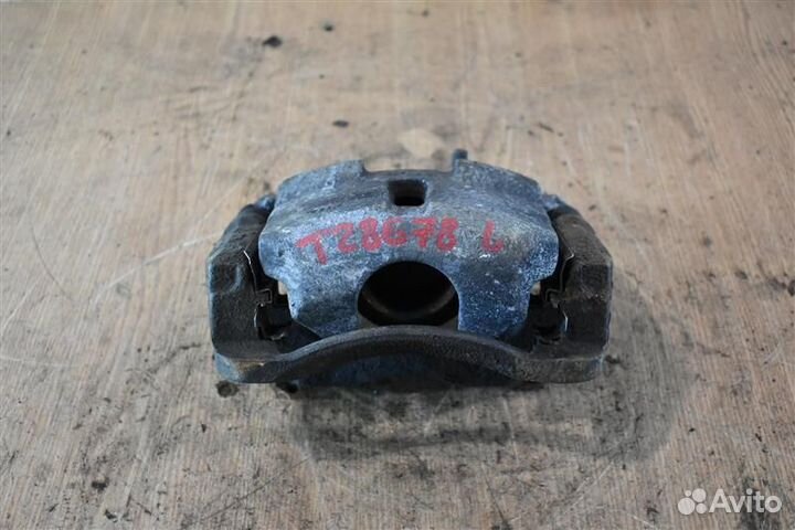 Суппорт передний левый Nissan Qashqai 1 поколение