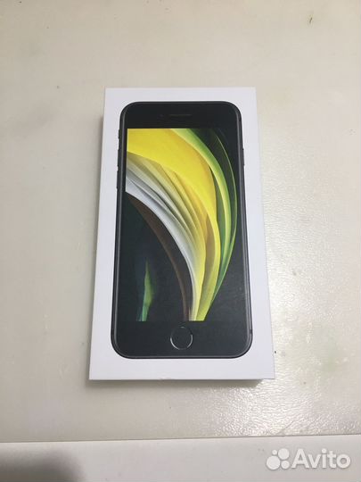 Пустая коробка iPhone 7 SE
